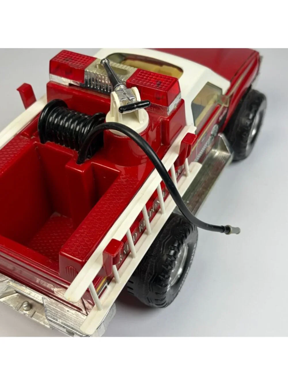 Vintage Nylint Rapid Response Vehicle Suburban Pumper Fire Truck Toy Steel